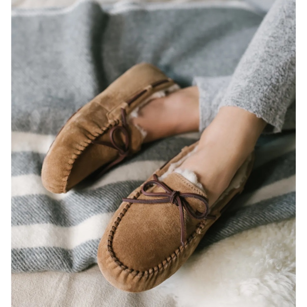 UGG Dakota Moccasin Slippers Size 9